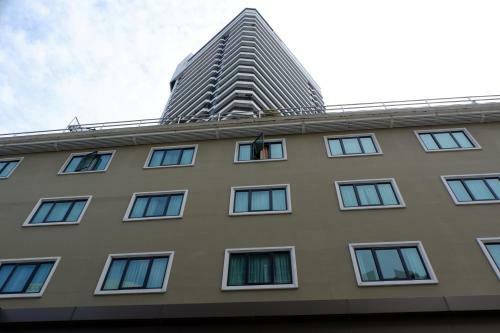 Hotel Dynasty Inn