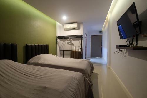 Hotel Red Door