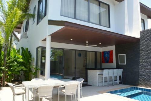 3 Bedroom Contemporary Pool Villa Mandina