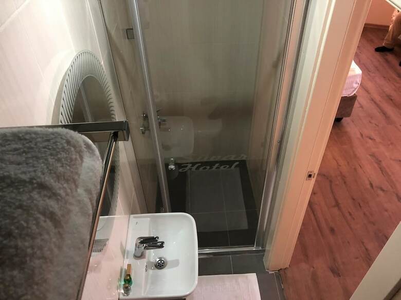 S�vari Hotel