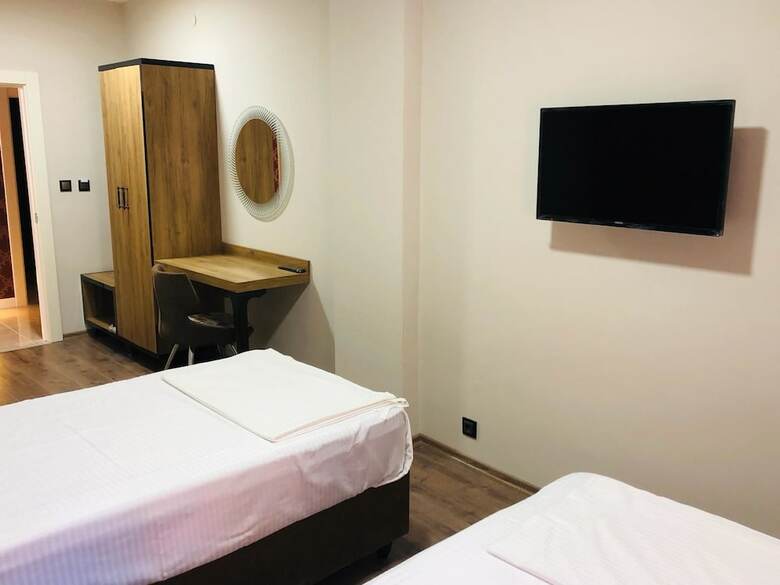 S�vari Hotel