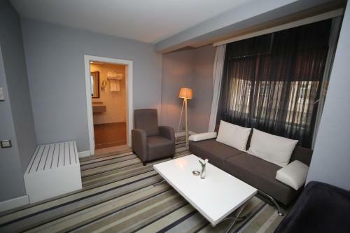 Grand Nora Hotel