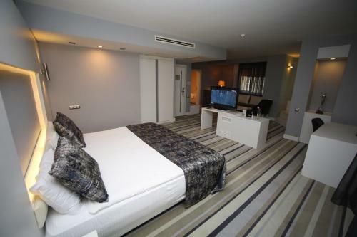 Grand Nora Hotel