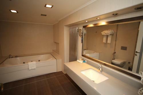 Grand Nora Hotel