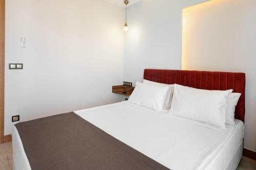 Theluna Suite Hotel
