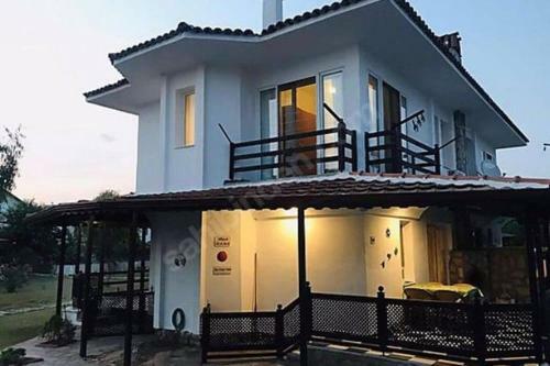 ?fethiyede Bulunan Olimpik Havuzlu Villa