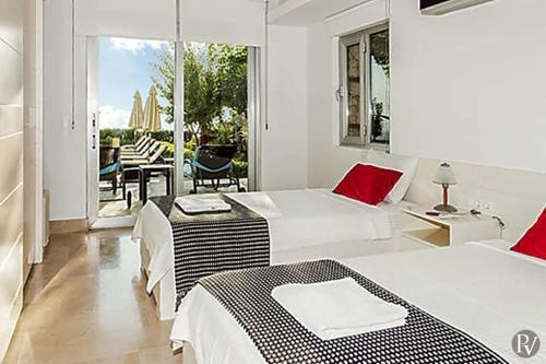 Islamlar Villa Sleeps 8 Pool Air Con Wifi
