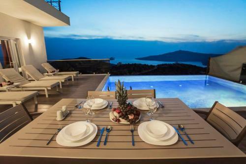 Kalkan Villa Sleeps 6 With Pool And Air Con
