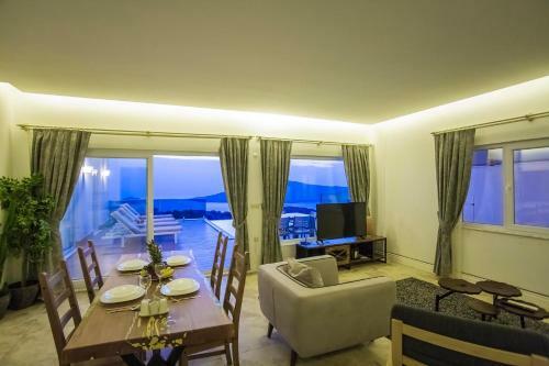 Kalkan Villa Sleeps 6 With Pool And Air Con