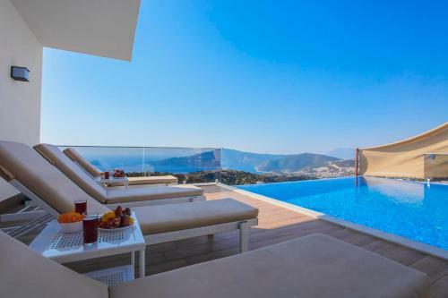 Kalkan Villa Sleeps 6 With Pool And Air Con