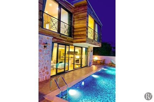 Gebze Villa Sleeps 6 With Pool And Air Con
