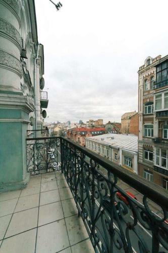Apartamento Great One Bed On Mykhaylovskaya Str