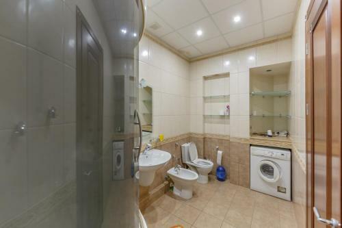 Huge 3 Bedroom Apartment Next To Gulliver & Synagogue