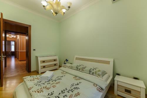 Huge 3 Bedroom Apartment Next To Gulliver & Synagogue