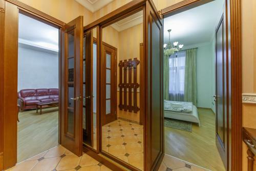 Huge 3 Bedroom Apartment Next To Gulliver & Synagogue