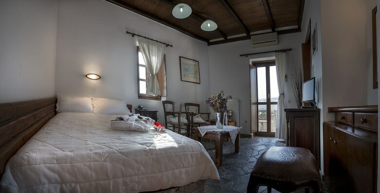 Hotel Limeni Village