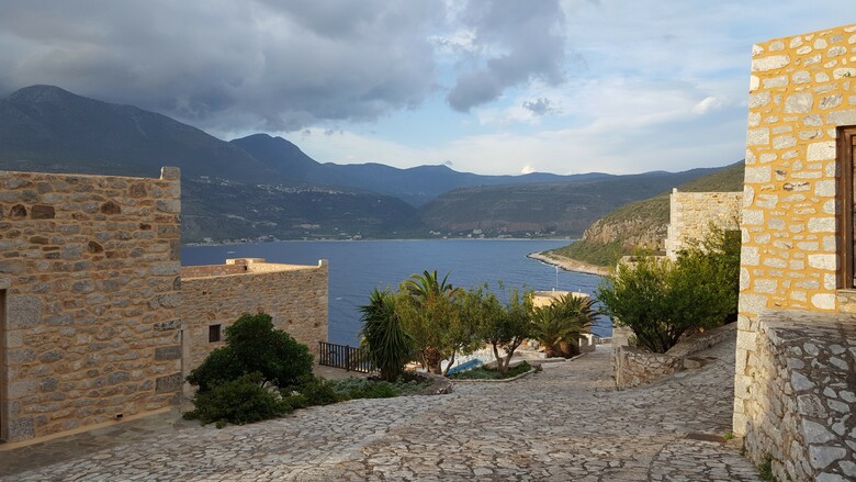 Hotel Limeni Village