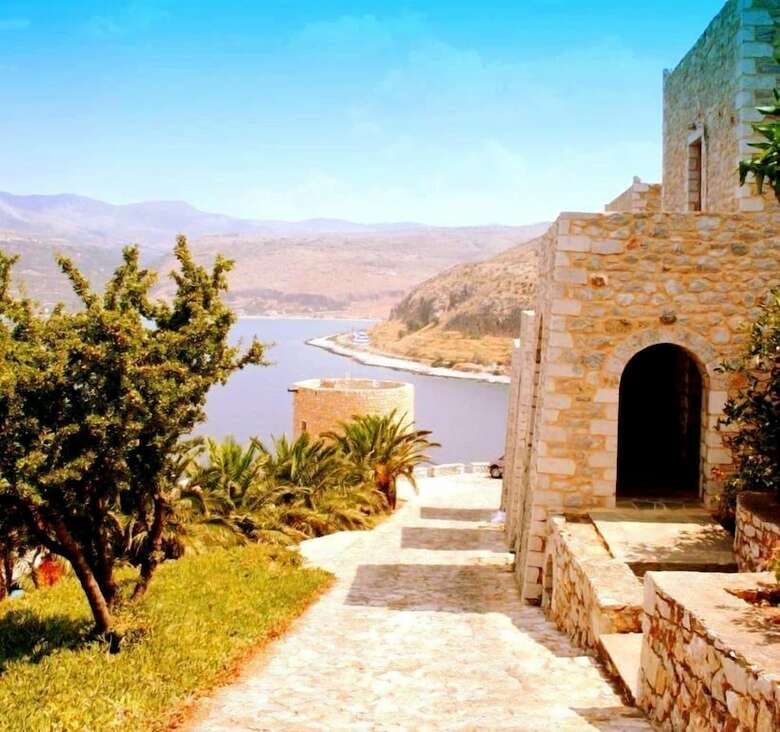 Hotel Limeni Village