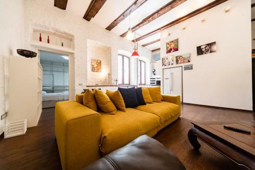 Designer Single Bedroom City Center Apartment