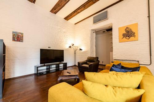 Designer Single Bedroom City Center Apartment
