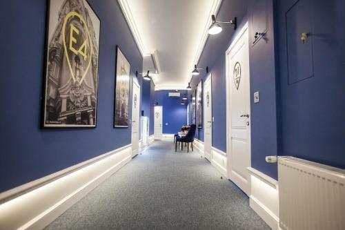 E4 Hotel