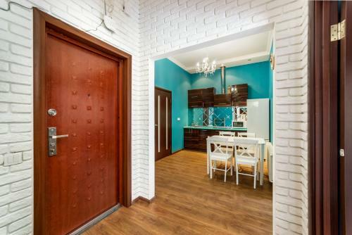 Stylish Apartment With A Balcony Overlooking The Park