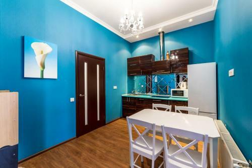 Stylish Apartment With A Balcony Overlooking The Park