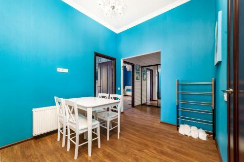 Stylish Apartment With A Balcony Overlooking The Park