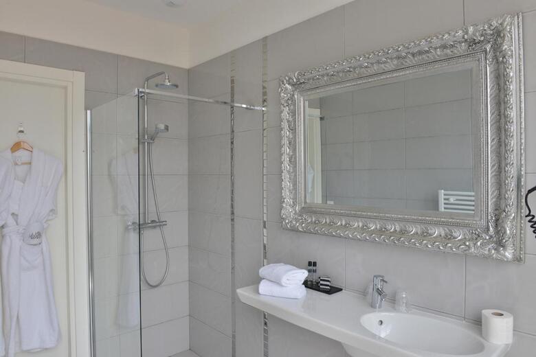 Nouvel Hotel Kinzy