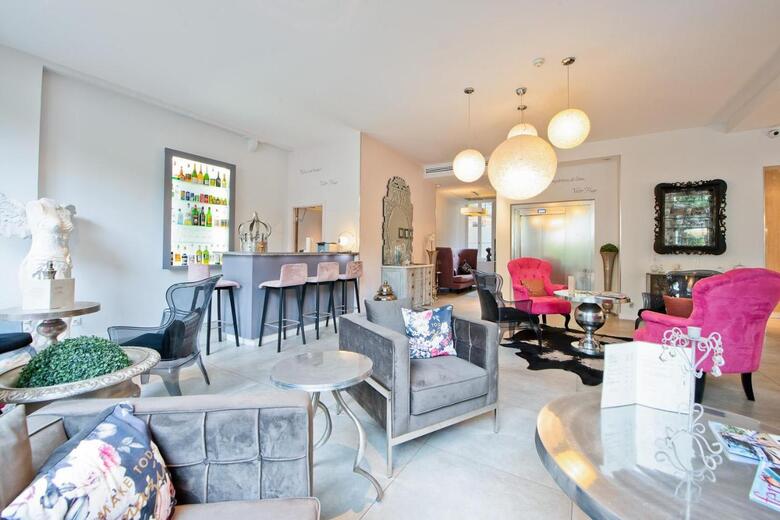Nouvel Hotel Kinzy