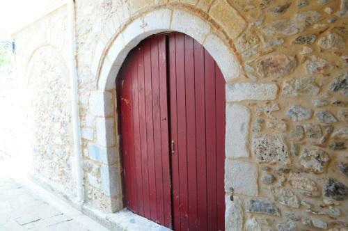 Hostal Mystras Castle Town