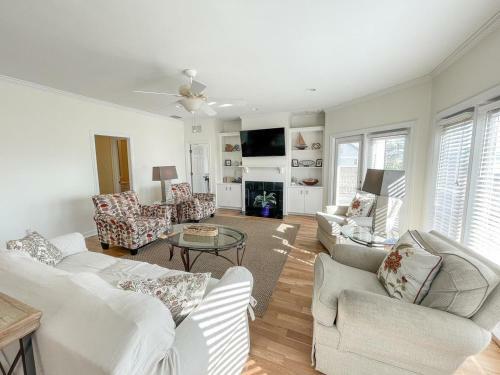 025 The Sanderling Home