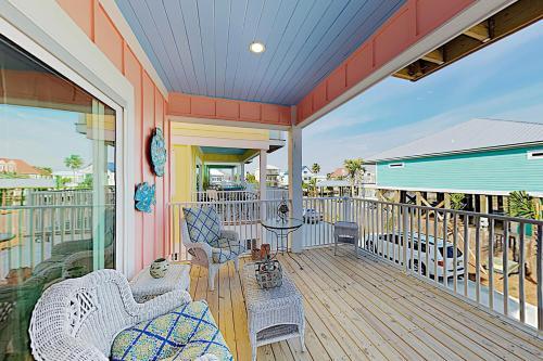 New Listing! Lagoon-front Townhouse With Pool, Deck Townhouse