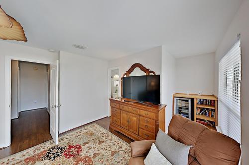 1387 W Lagoon Ave Home