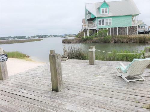 Teal & Tonic Home