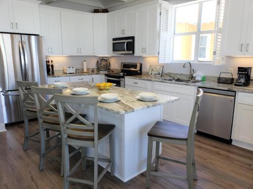 Teal & Tonic Home