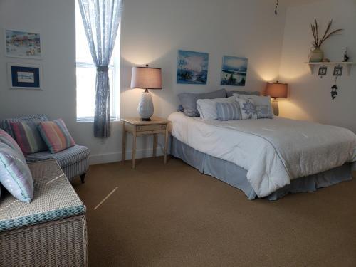 Teal & Tonic Home