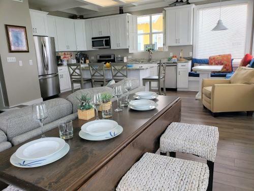 Teal & Tonic Home