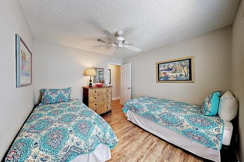 Apartamento New Listing! Blue Heron: 2 Lagoon-front Units Duplex