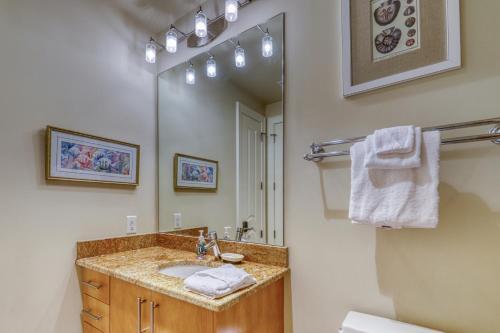 Turquoise Place 2707c