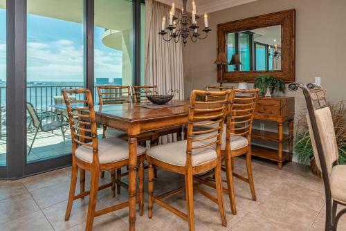 Hotel Phoenix On The Bay 2 By Brett Robinson Vacations