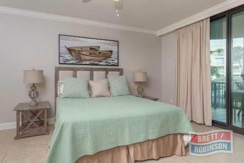 Hotel Phoenix On The Bay 2 By Brett Robinson Vacations