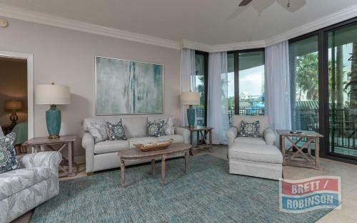 Hotel Phoenix On The Bay 2 By Brett Robinson Vacations