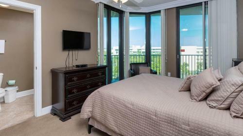 Hotel Phoenix On The Bay 2 By Brett Robinson Vacations