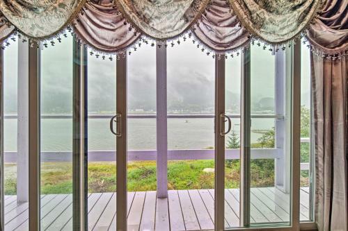 Waterfront House With Glacial Views - Near Downtown!