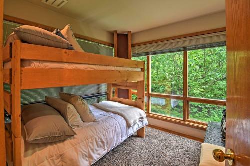 Custom Girdwood Home 2 Blocks From Alyeska Resort!