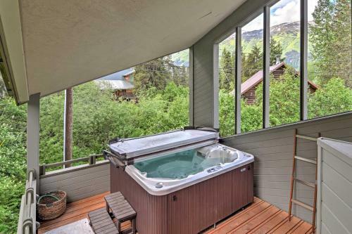 Custom Girdwood Home 2 Blocks From Alyeska Resort!
