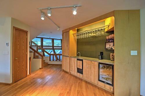 Custom Girdwood Home 2 Blocks From Alyeska Resort!