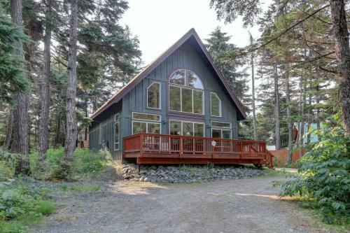 Hanging Glacier Chalet