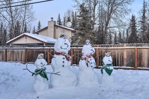 Cozy Anchorage Escape With Deck, Fire Pit And Bbq